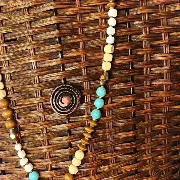 Long lariat style necklace with wood and acrylic stones - Picture 5 of 5